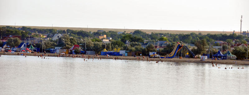 21.07, примерно 06:30 утра, народ уже подтягивается на пляж, но в основном купаться.