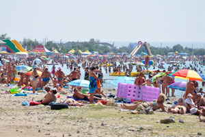 самый популярный пляж западного крыма