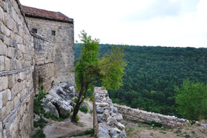 неприступные стены средневековой крепости