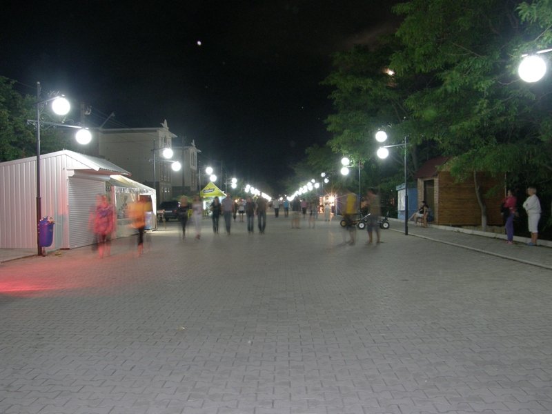 ночная центральная улица