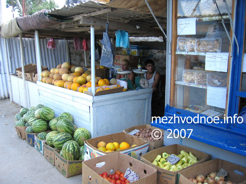 Продавцы арбузов, дынь, и других овощей и фруктов